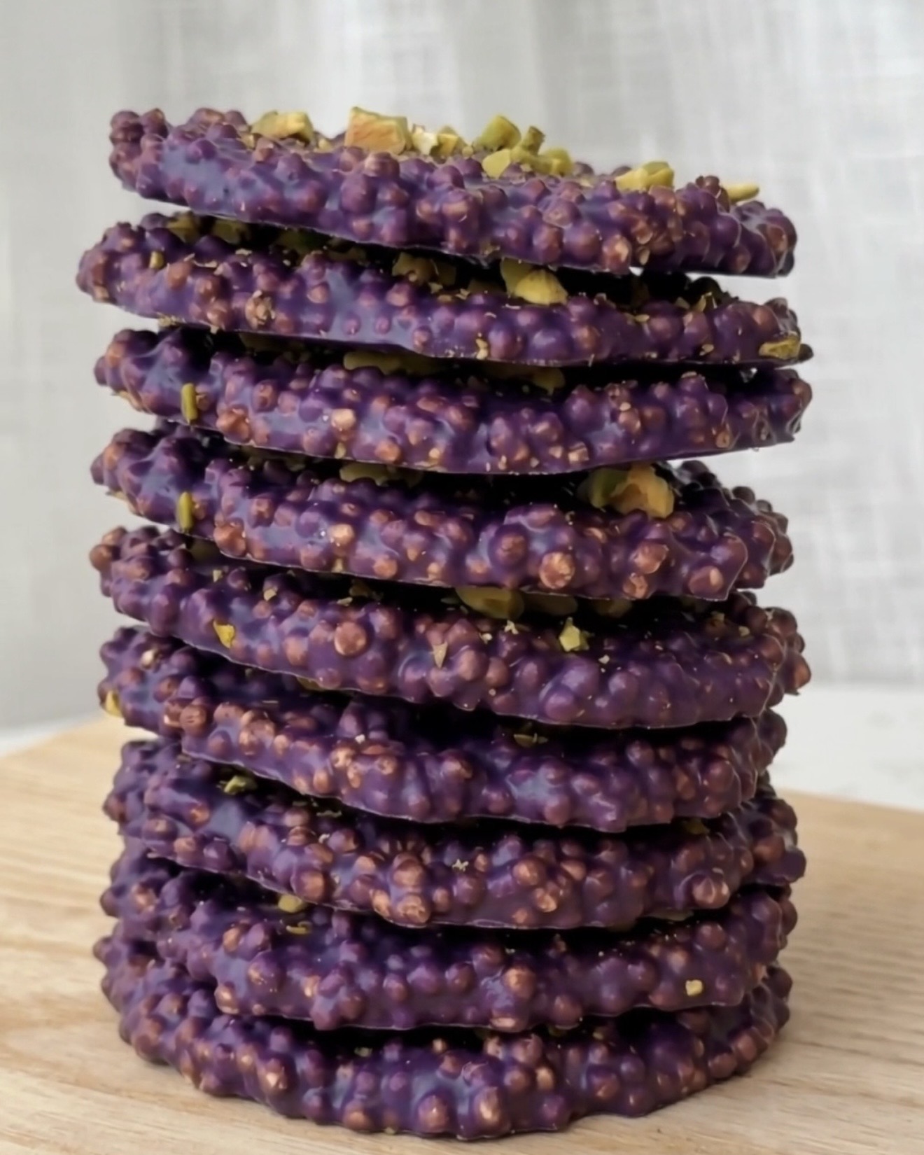 Bouchées de quinoa Ube Pistache : Collation violette saine sans cuisson