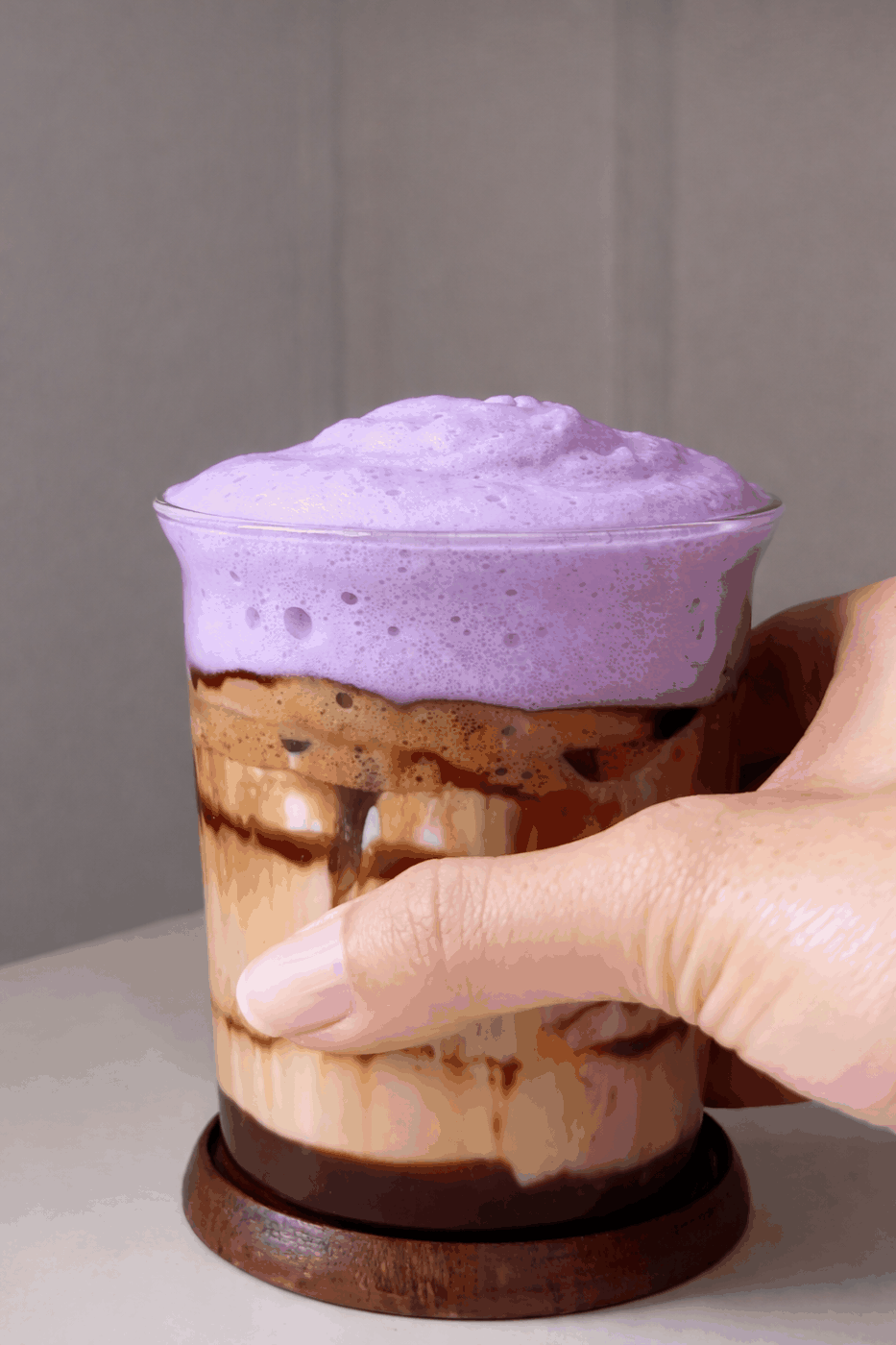 Latte glacé Ube et chocolat noir