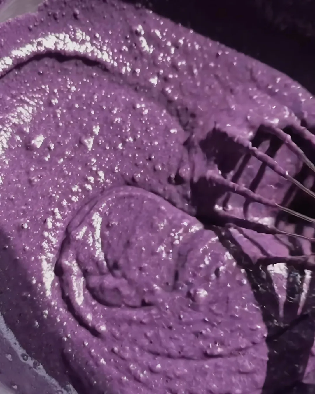 Pâte violette lisse du banana bread à l'ube prête à cuire | Ube Nolia